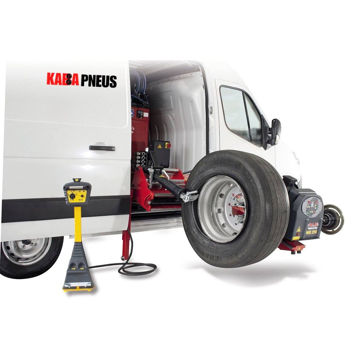 Centre Kaba Pneus Vermelles avec camion